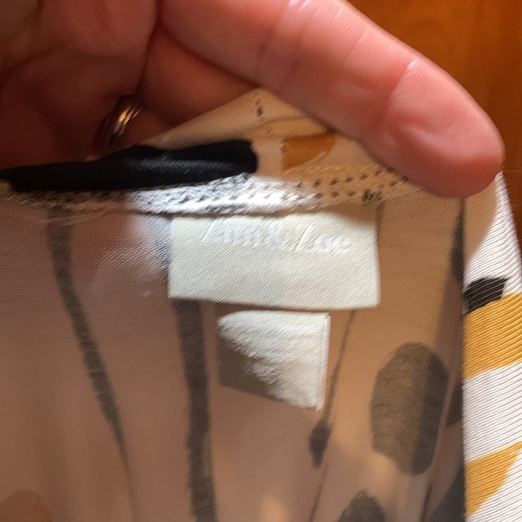 Gorgeous top for the holidays!!!! - Picture 3 of 6